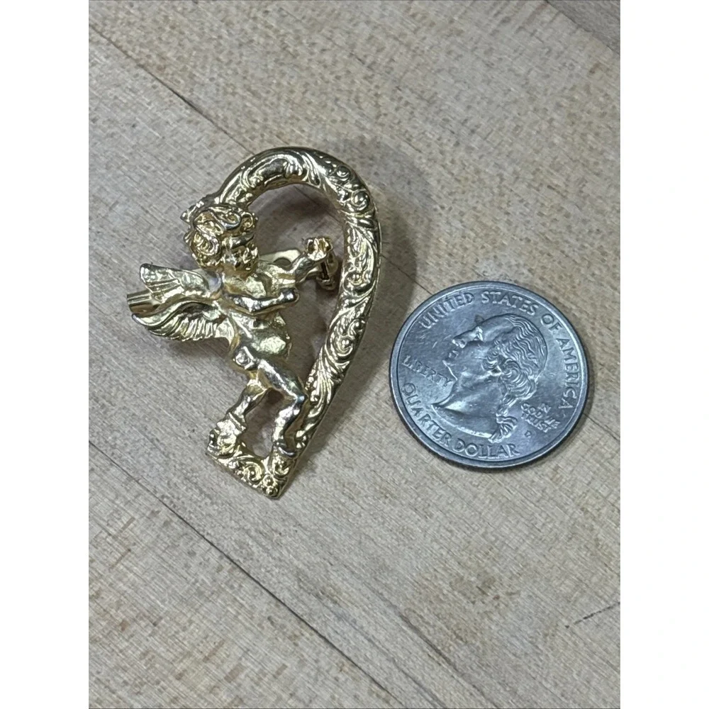 Vintage Gold Tone Cherub Angel Heart Brooch Filigree Cupid Pin Romantic Jewelry